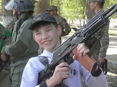 Семейские военнослужащие подарили детям праздничное настроение