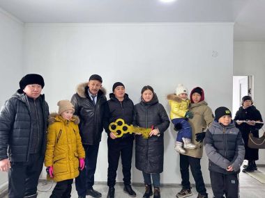 В районах области Абай вручили ключи от новых домов