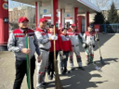 Работники АЗС Семея поддержали  республиканскую акцию  «Таза Қазақстан»