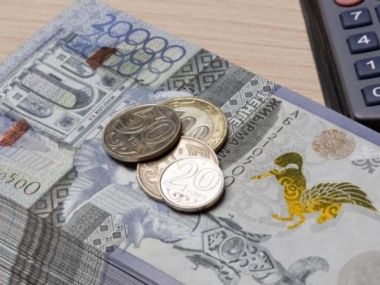 1,8 млн казахстанцев коснется повышение минимальной заработной платы