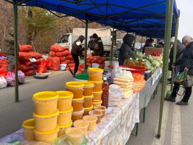 Осенняя ярмарка сельхозпродукции по сниженным ценам прошла в Семее