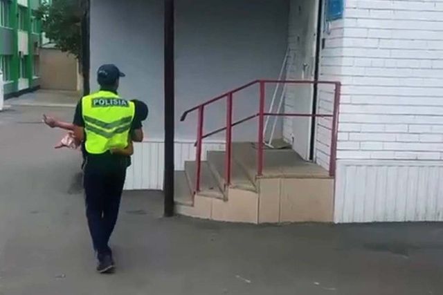 Полицейские области Абай за 12 минут доставили истекающего кровью ребенка в областную больницу