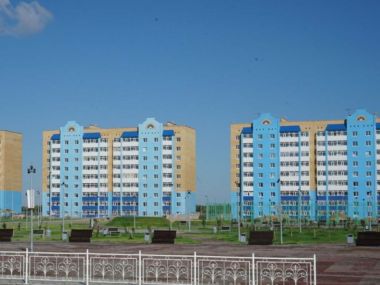 Почему очередники не должны иметь жилья в течение 10 лет, объяснил глава Минпрома РК