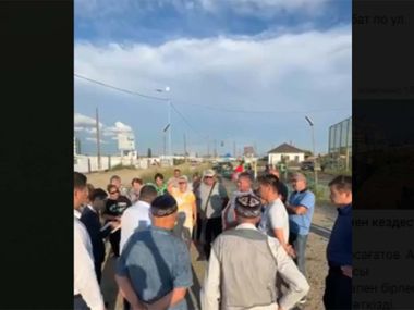Аким города встретился с жителями поселка Водный