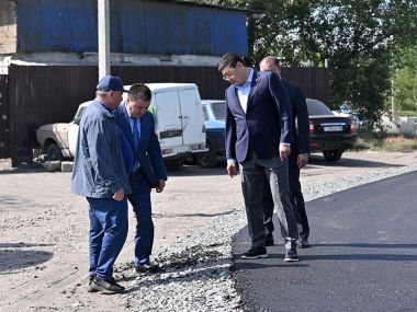 В Семее продолжаются работы по асфальтированию улиц и строительству водопроводов