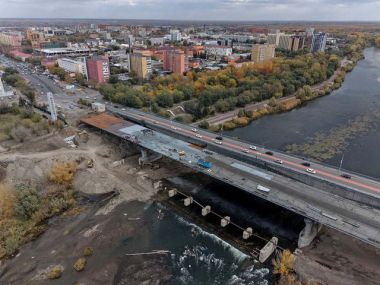 Аким области Абай проверил ход строительства нового моста в Семее