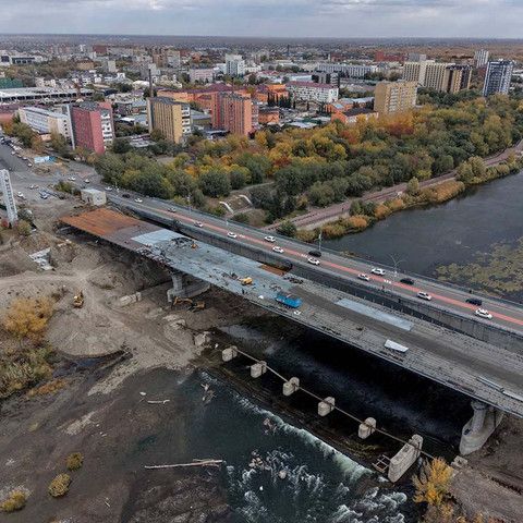 Аким области Абай проверил ход строительства нового моста в Семее