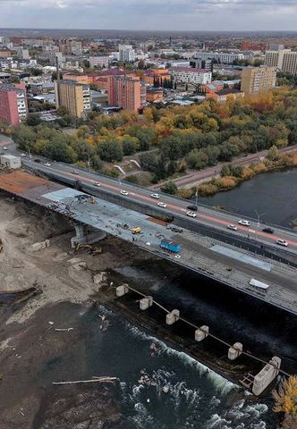 Аким области Абай проверил ход строительства нового моста в Семее