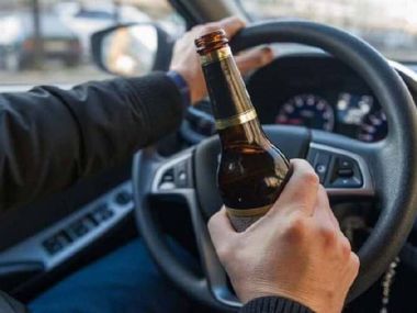 Лишенный прав водитель вновь сел за руль пьяным в области Абай