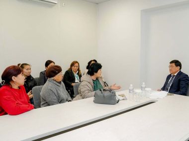 Аким Семея провел прием граждан по личным вопросам