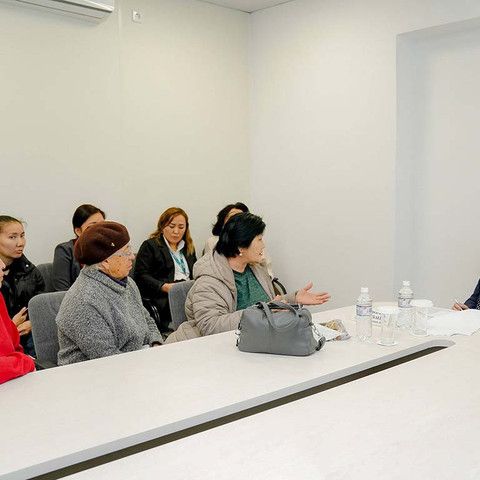 Аким Семея провел прием граждан по личным вопросам