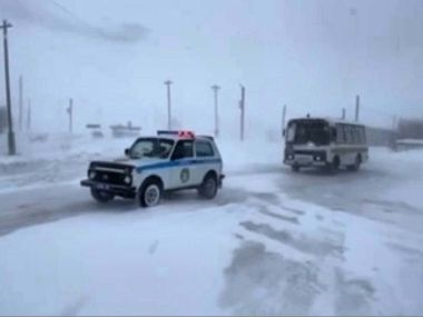 Полицейские в усиленном варианте несут службу в условиях непогоды