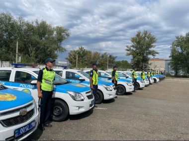Ключи от 16 служебных авто вручили полицейским области Абай