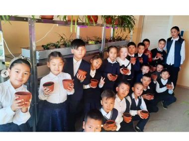 «Посади свое дерево!»: школьники в Семее выращивают сосну