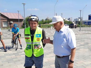 69-летний велопутешественник из Атырау: из Усть-Каменогорска – в Семей