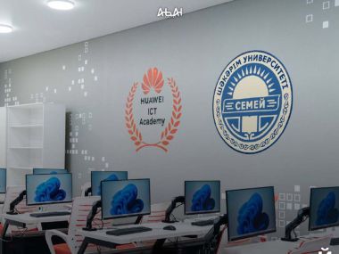 В области Абай открылась Академия Huawei