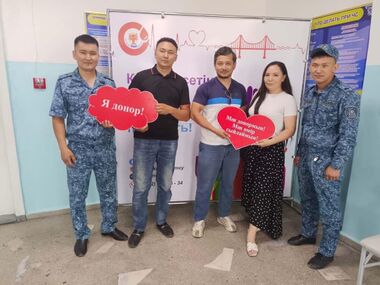 Сотрудники ДУИС по области Абай сдали кровь для пациентов областных больниц