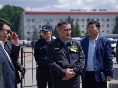 Аким Семея провел выездное совещание по благоустройству территории вокзала