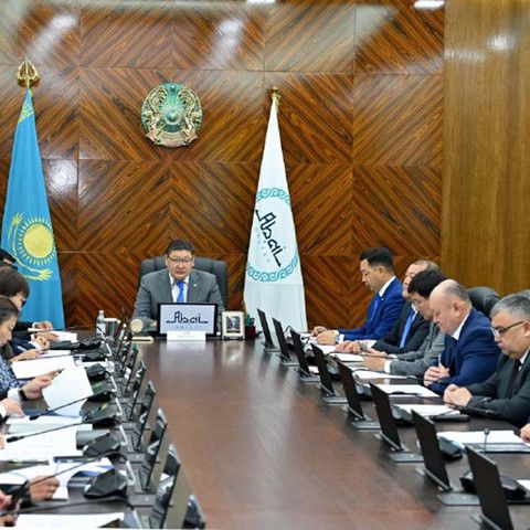 Аким области поручил активизировать работу по наведению чистоты в регионе