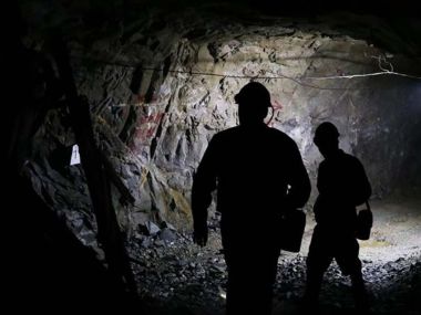 Два человека оказались под завалом на руднике ВКО