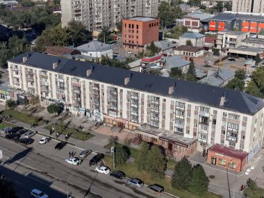 Фасады жилых домов в Семее обновляют в едином стиле