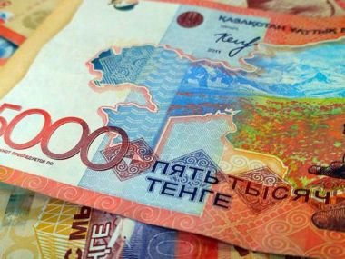 Займы до зарплаты хотят отменить в Казахстане