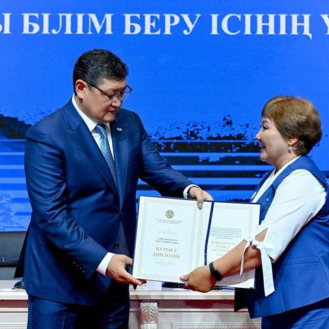 На августовской конференции наградили лучшие школы региона