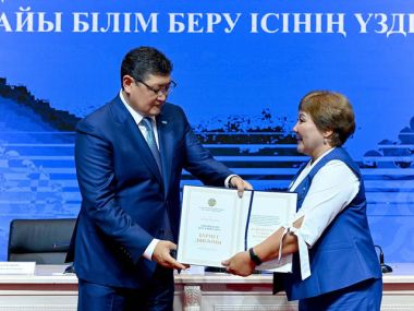 На августовской конференции наградили лучшие школы региона