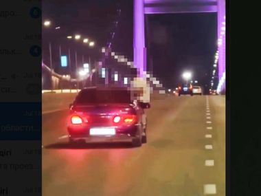 На двери автомобиля: в Семее полиция привлекла к ответственности участников опасной поездки