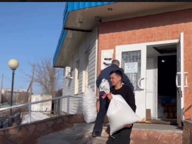 Более 600 волонтеров принимают участие в борьбе с последствиями паводков