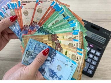Работодатель два года обманывал подчиненных и государство в Семее