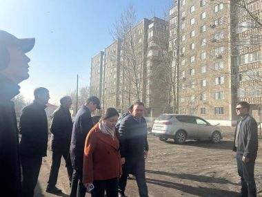 Глава города совершил пеший обход микрорайона Энергетик