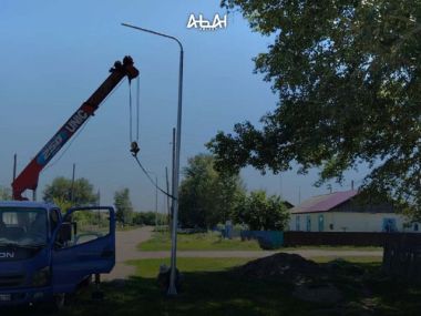 В Бородулихинском районе устанавливают уличное освещение