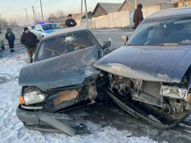 ДТП в Семее: столкновение Audi и ВАЗ 2114, есть пострадавшие