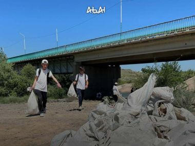 Бойцы «Жасыл ел» очистили реку Аягоз