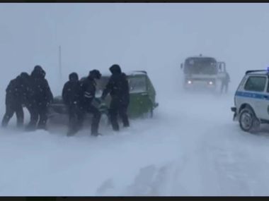 100 участков дорог закрыто в 16 областях Казахстана