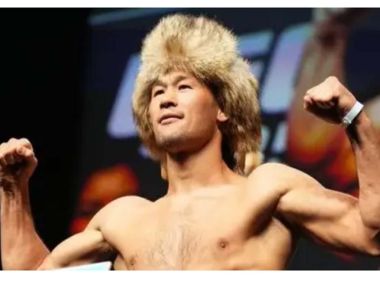 Назван гонорар Шавката Рахмонова за победу на UFC 296