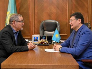 Глава региона встретился с писателем Турсыном Журтбаем