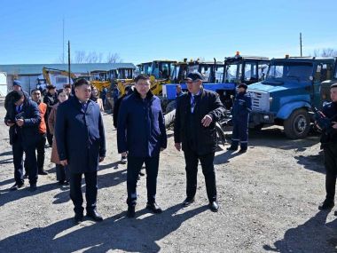 Берик Уали ознакомился с работой коммунального предприятия и колледжа в селе Аксуат