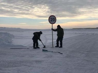 В ВКО открыли ледовую переправу на Бухтарминском водохранилище