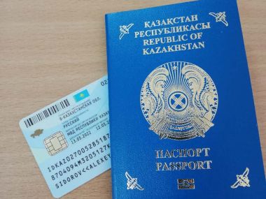 Житель ВКО получил первое удостоверение личности в 49 лет