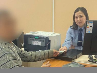 В области Абай 54-летний мужчина впервые получил удостоверение личности