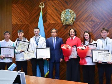 Глава региона встретился с чемпионами «WorldSkills Lyon-2024»