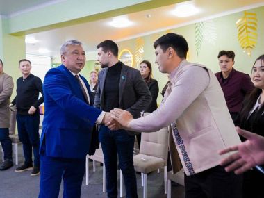 Молодежь  поделилась своими идеями с акимом города