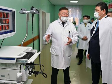 Аким области ознакомился с актуальными проблемами больниц в Семее