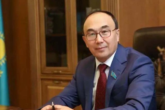 Контракт ректора ЕНУ Ерлана Сыдыкова не будет продлен