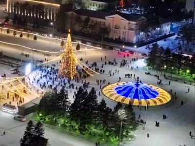 Новогодний шар вернулся на свое место