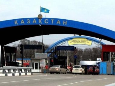 Платная электронная очередь установлена на пунктах пропуска с Кыргызстаном