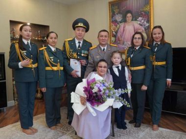 Бибигуль Тулегенова поздравила казахстанцев с Днем защитника Отечества и Днем Победы