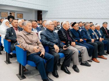 Нурлан Уранхаев провел встречу с жителями Аксуатского района